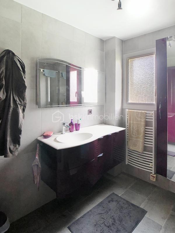 Maison traditionnelle - 197 m² - 8 pièces