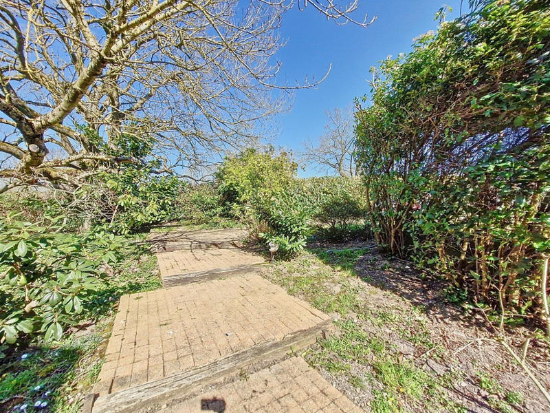 Maison - 250 m² - 10 pièces