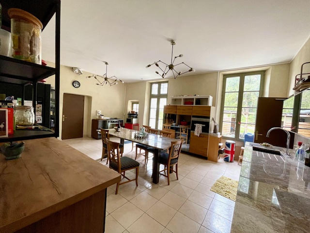 Propriété - 600 m² - 14 pièces