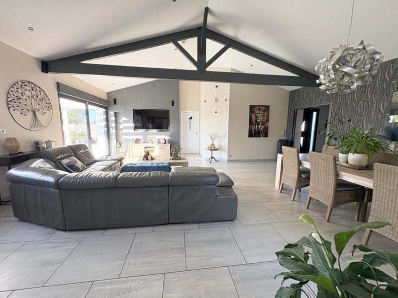 Maison - 192 m² - 7 pièces