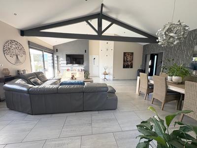 Maison - 192 m² - 7 pièces