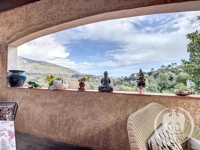 Villa - 300 m² - 8 pièces