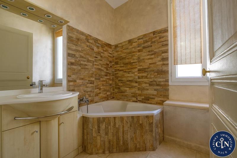 Appartement - 81 m² - 3 pièces