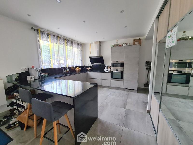 Maison - 312 m² - 13 pièces