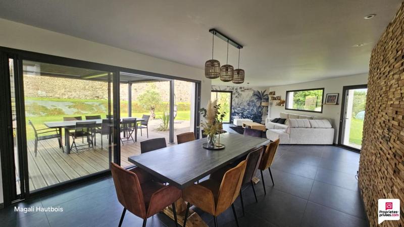 Demeure - 283 m² - 11 pièces