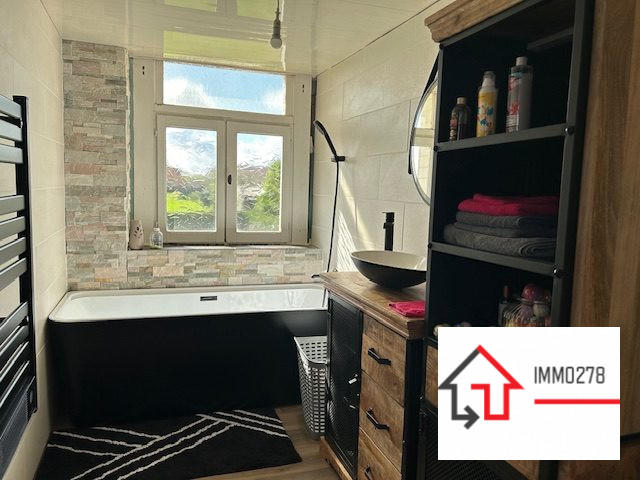 Maison - 250 m² - 9 pièces