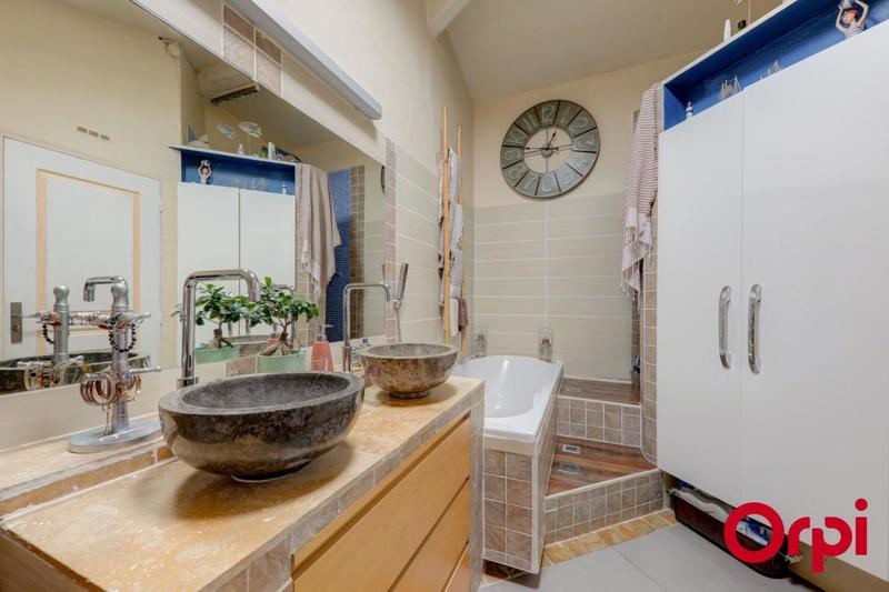 Maison - 214 m² - 5 pièces