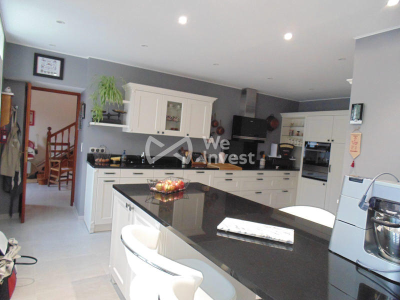 Maison - 327 m² - 10 pièces