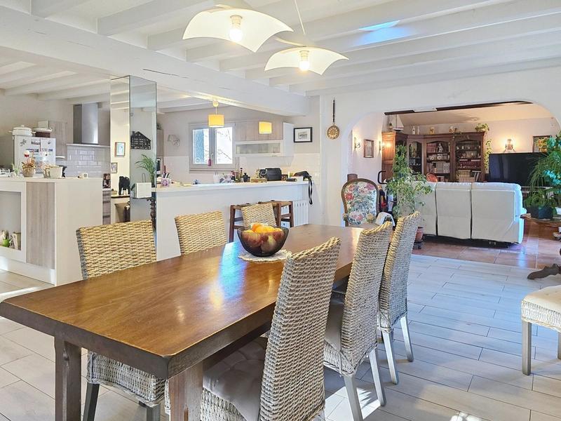 Maison - 240 m² - 7 pièces