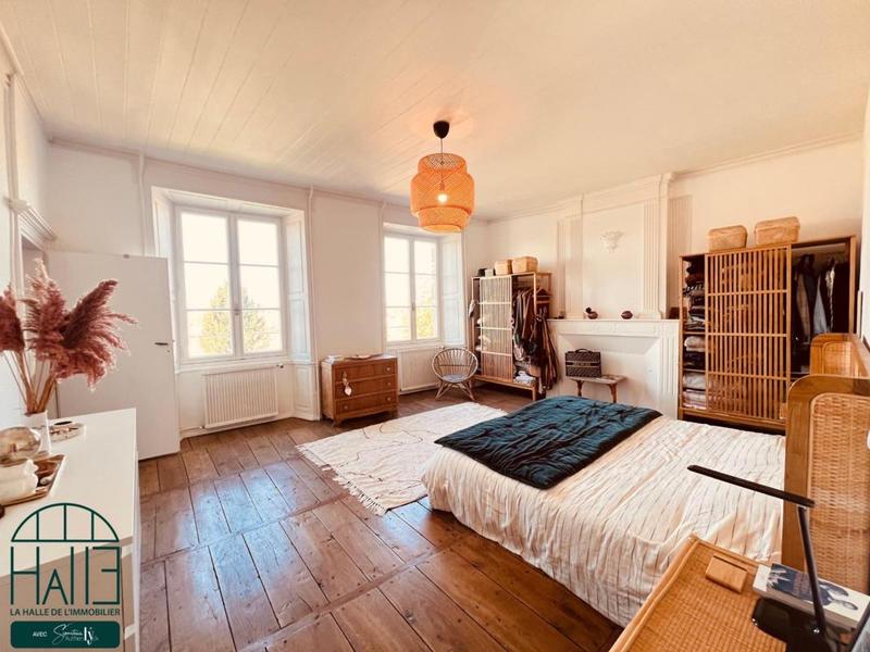 Maison - 311 m² - 9 pièces