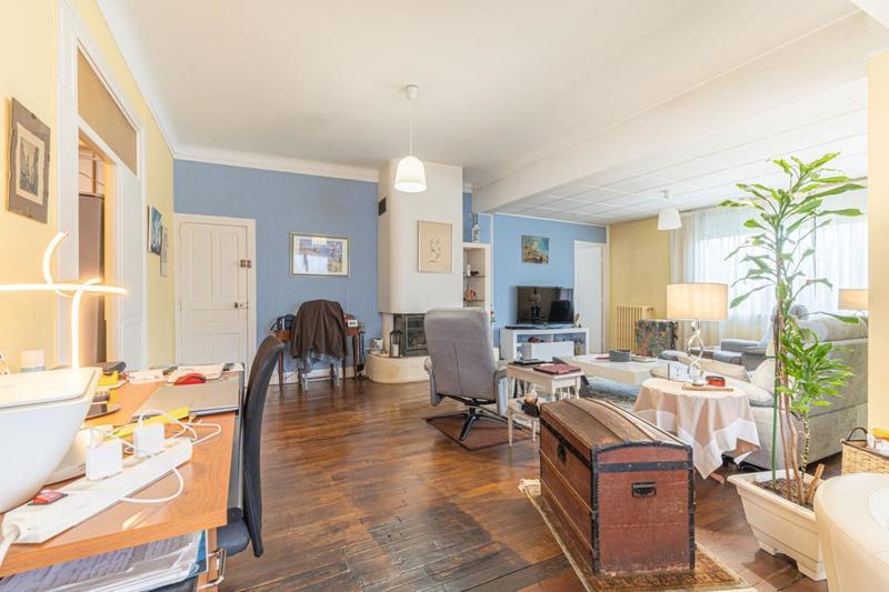 Maison - 302 m² - 8 pièces