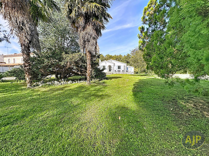 Maison - 220 m² - 11 pièces