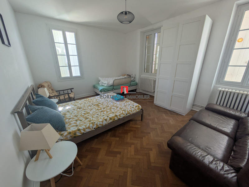 Maison - 243 m² - 10 pièces