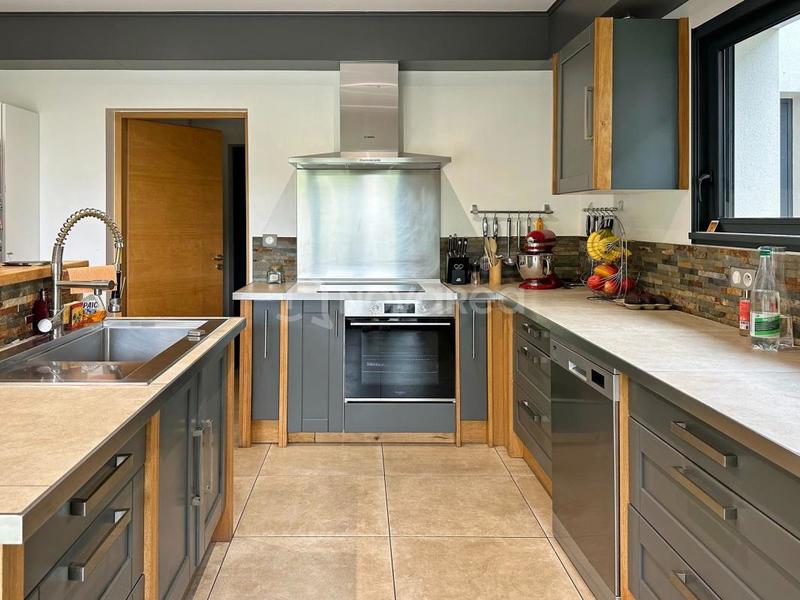 Maison - 189 m² - 7 pièces