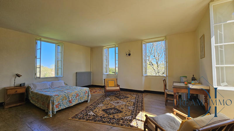 Maison - 380 m² - 9 pièces