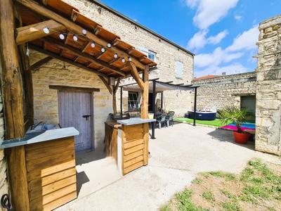 Maison - 220 m² - 9 pièces