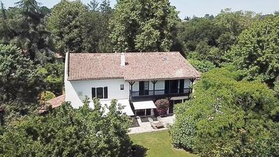 Maison - 450 m² - 12 pièces