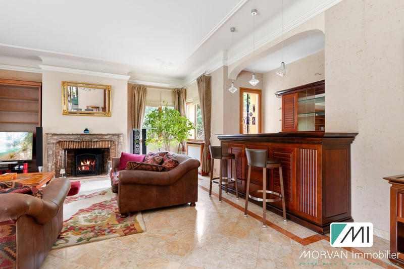 Maison - 365 m² - 12 pièces