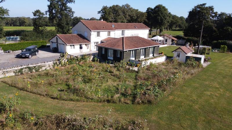 Maison - 377 m² - 8 pièces