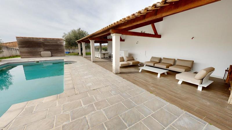 Maison - 305 m² - 5 pièces