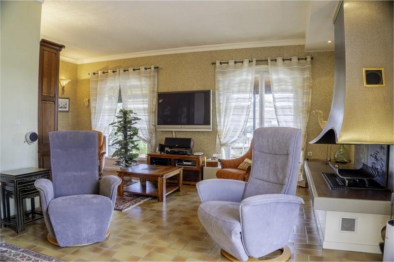 Maison - 210 m² - 9 pièces