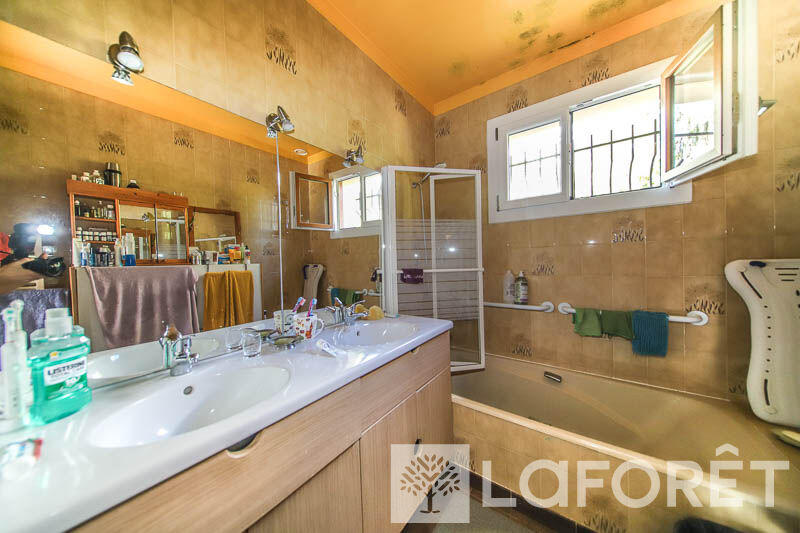 Appartement - 141 m² - 6 pièces