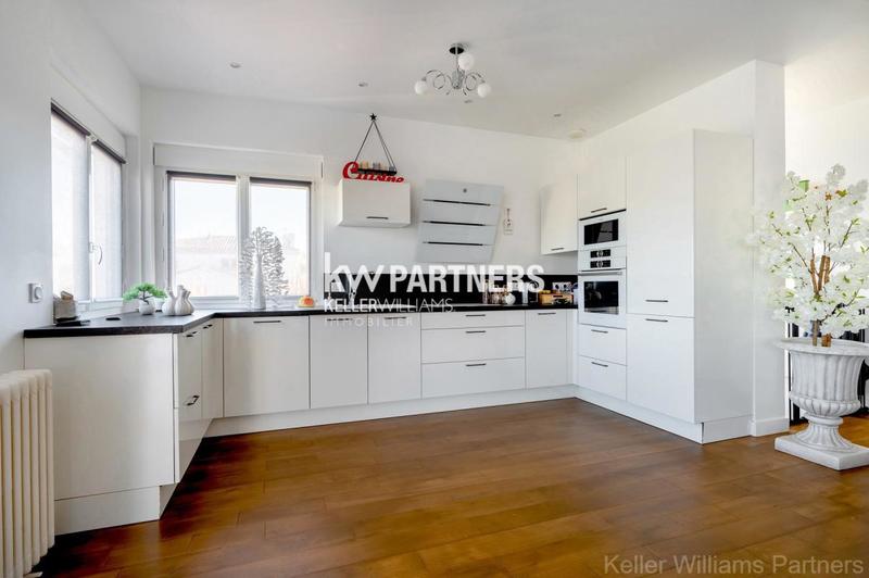 Maison - 213 m² - 8 pièces