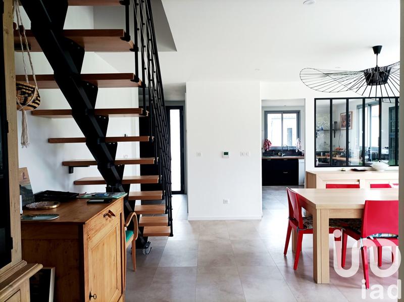 Maison - 213 m² - 10 pièces