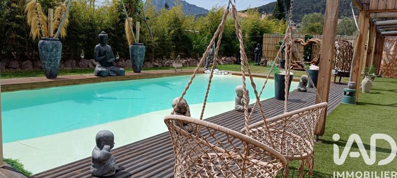 Maison - 240 m² - 8 pièces