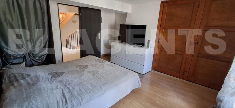 Maison - 256 m² - 12 pièces