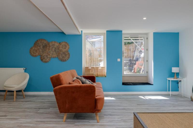 Remise - 350 m² - 15 pièces