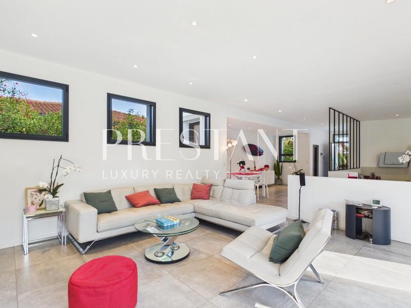 Maison - 180 m² - 5 pièces