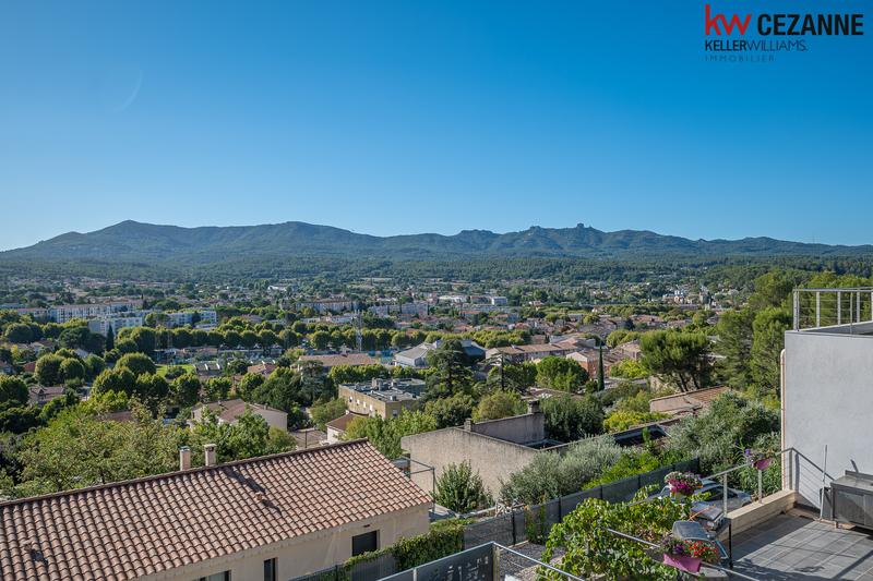 Maison - 248 m² - 8 pièces