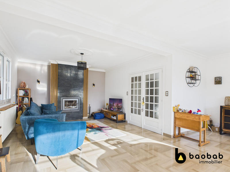 Maison traditionnelle - 240 m² - 7 pièces