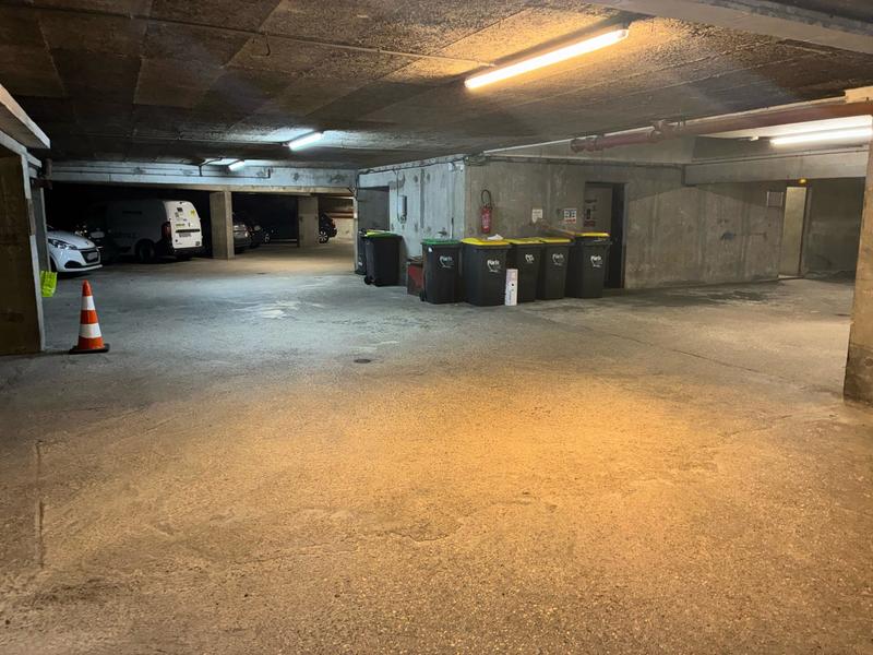 Parking / Garage - 23 m²