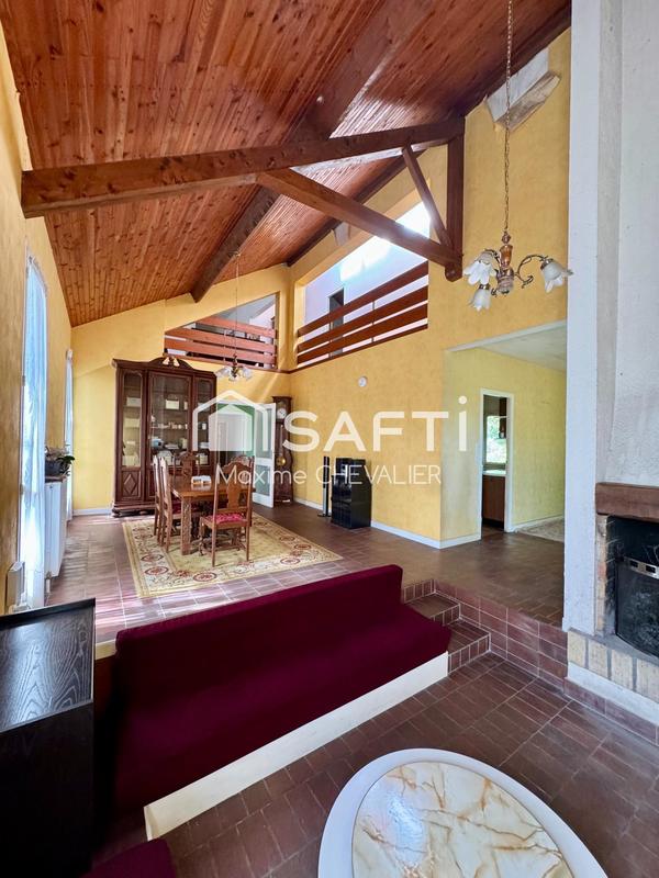 Maison - 250 m² - 8 pièces