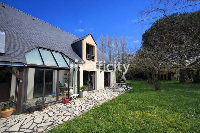 Maison - 180 m² - 9 pièces