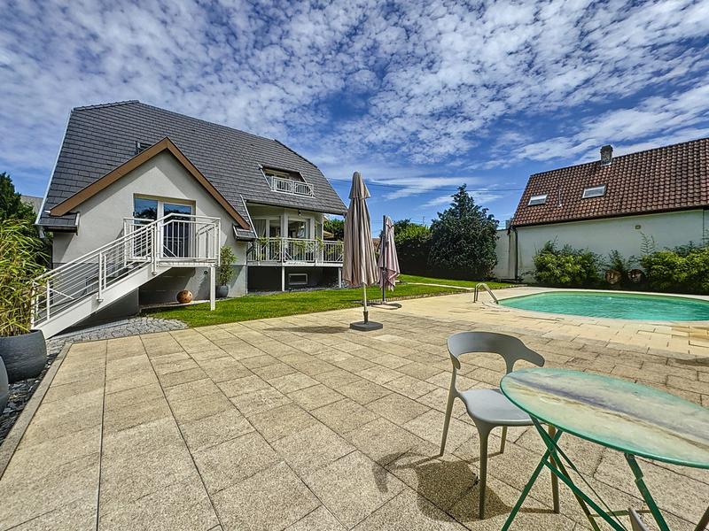 Maison - 180 m² - 9 pièces