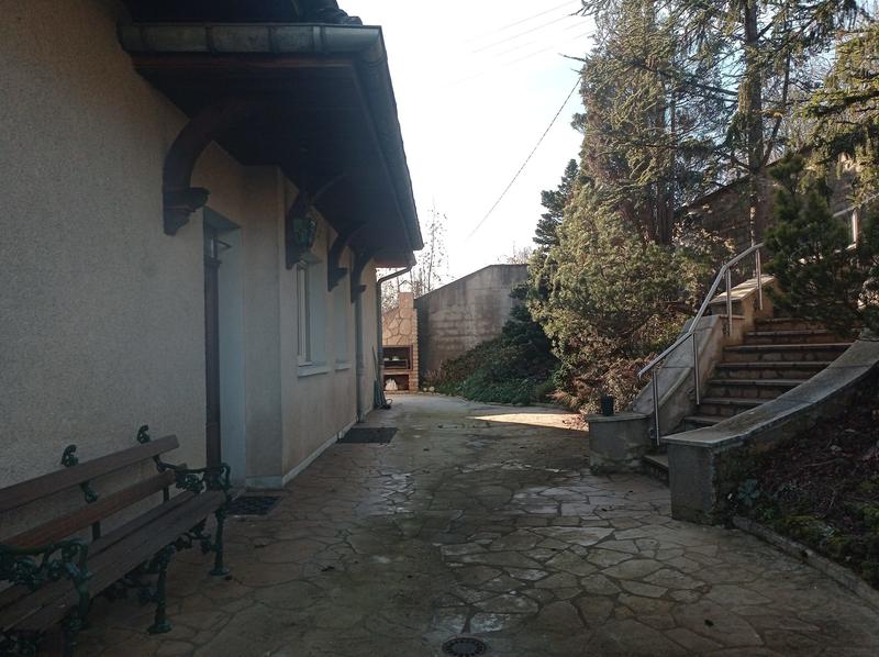 Maison traditionnelle - 228 m² - 7 pièces