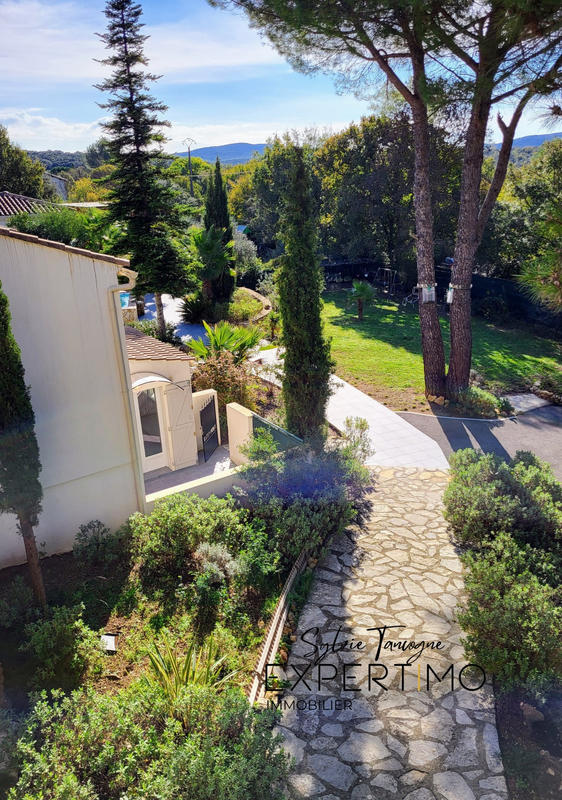 Maison - 305 m² - 11 pièces