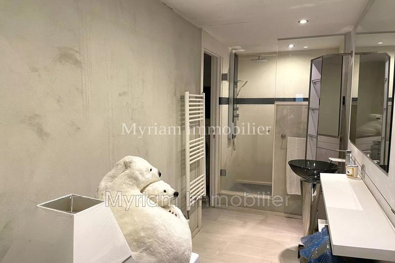 Maison - 240 m² - 6 pièces