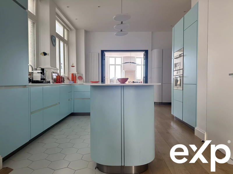 Appartement - 153 m² - 6 pièces