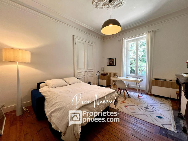 Maison - 230 m² - 9 pièces