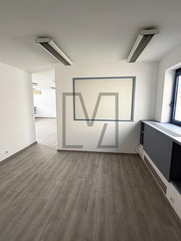 Local d'activités - 94 m² - 4 pièces