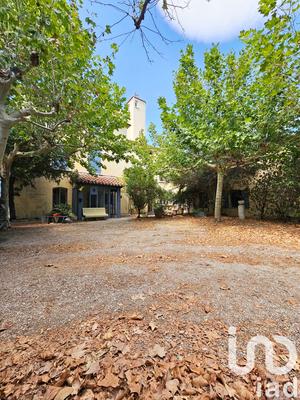 Maison - 957 m² - 25 pièces