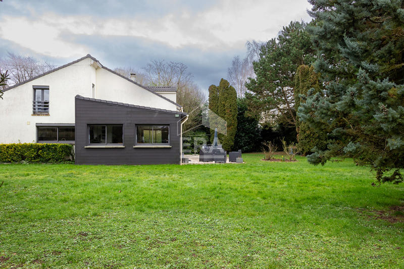 Maison - 161 m² - 8 pièces