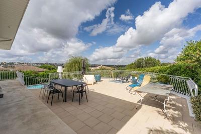 Maison - 250 m² - 8 pièces