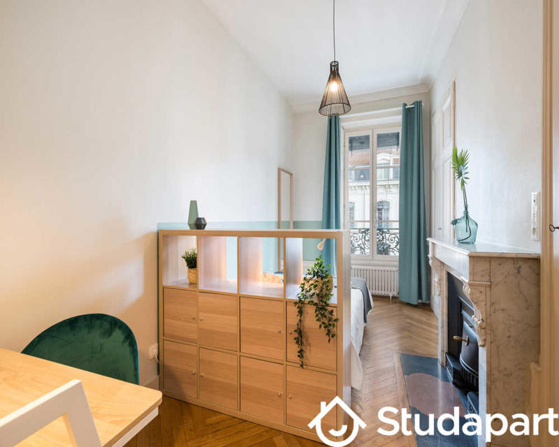 Chambre - 150 m² - 1 pièce