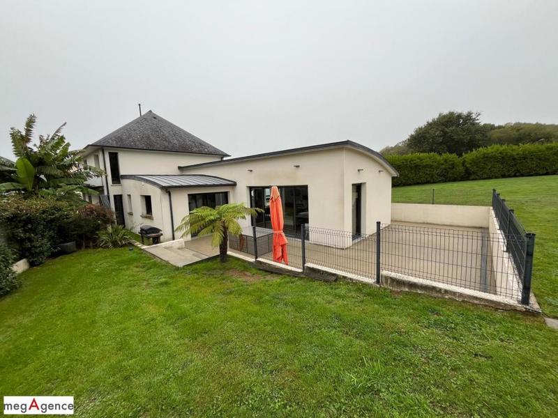 Maison - 174 m² - 6 pièces