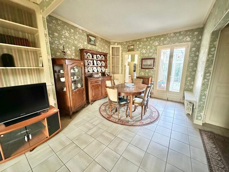 Maison ancienne - 308 m² - 11 pièces